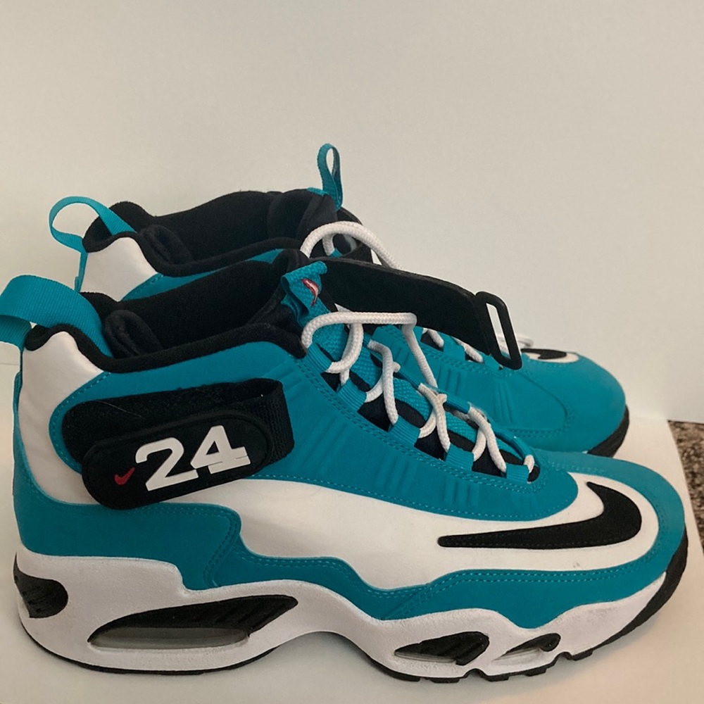 Nike basketball shoes 🏀men’s 10 and woman’s 10.5